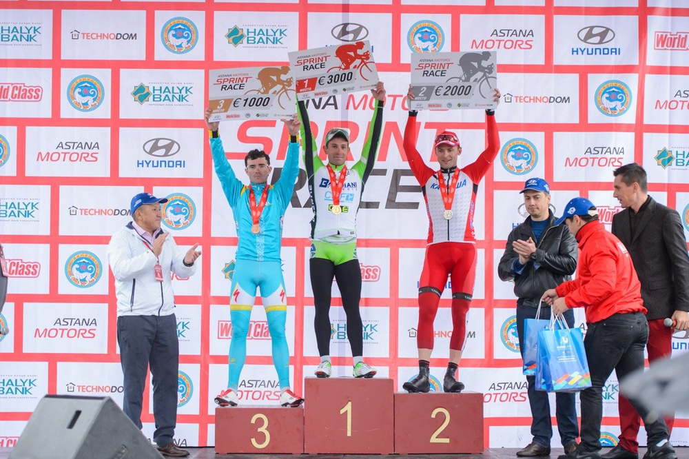 Победители скоростной велогонки Astana Motors