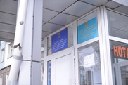 Злоумышленник повредил дверь загса в Астане