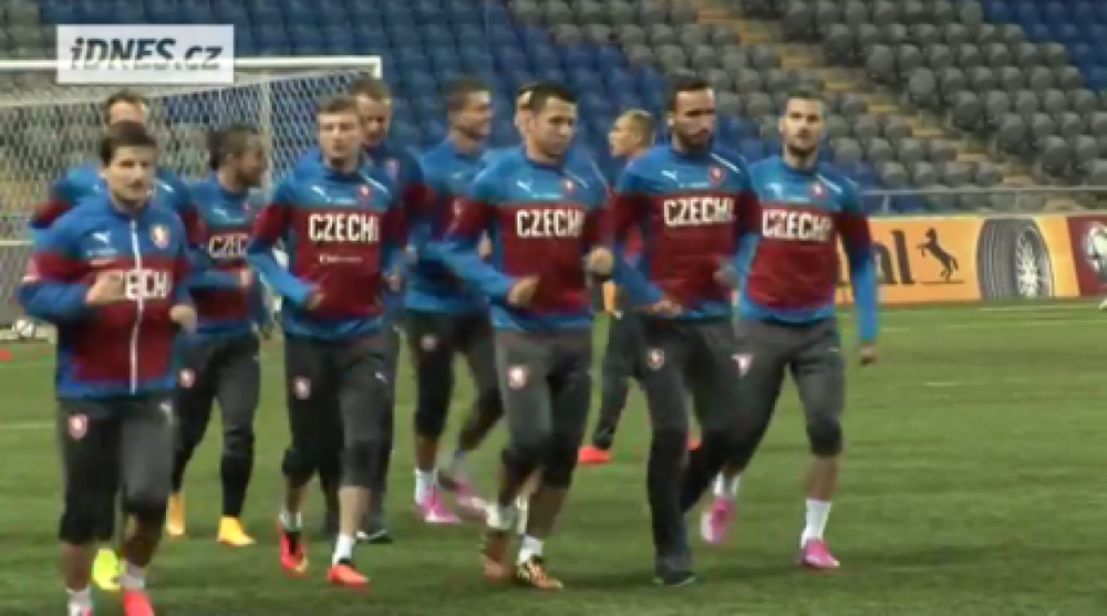 Футболисты сборной Чехии на стадионе в Астане. © youtube.com