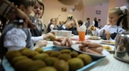 Учащиеся 40 школ в Алматинской области остались без горячего питания