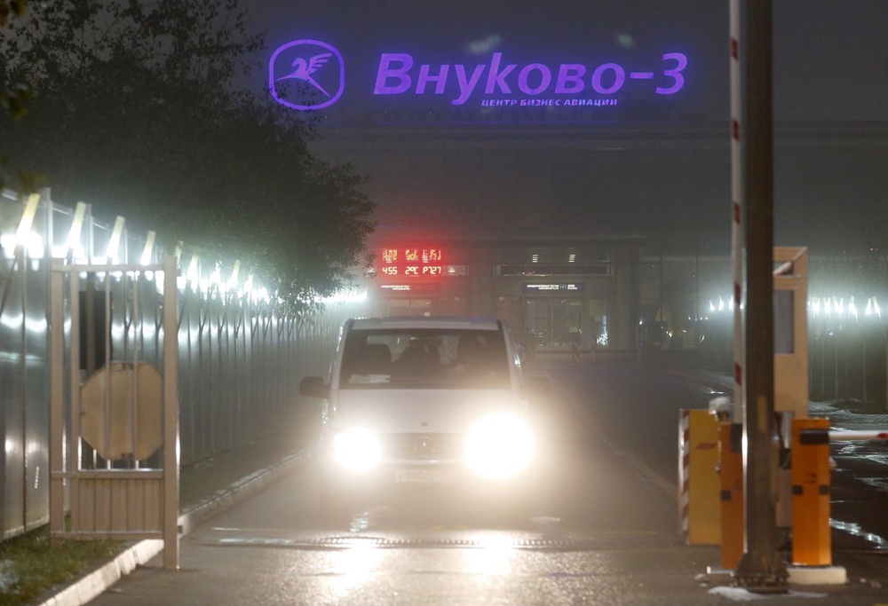 Легкомоторный самолет Falcon разбился в ночь на вторник в столичном аэропорту "Внуково". ©REUTERS
