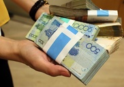 Курс доллара к тенге сохранит склонность к снижению - эксперт