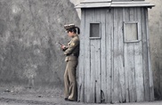 Жители Северной Кореи на помолвку вместо колец дарят мобильные телефоны