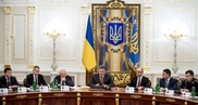 Порошенко не исключает "негативный сценарий" в Донбассе
