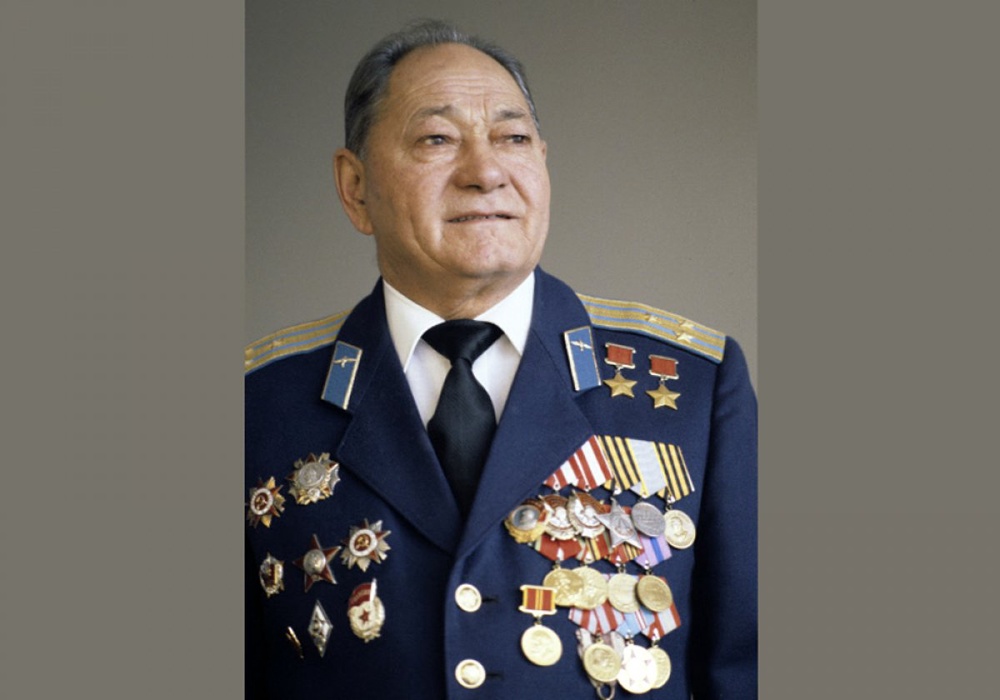 Генерал-майор авиации, дважды Герой Советского Союза Талгат Бегельдинов. ©РИА Новости
