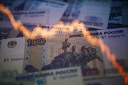 Курс рубля обречен на снижение - эксперт