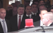 Порошенко встретили в Братиславе свистом и криками "фашист"
