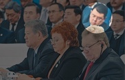 Аким Павлодарской области прокомментировал свое неоднозначное фото в СМИ