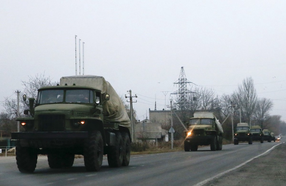Колонна военной техники без опознавательных знаков на территории Донецкой области. ©REUTERS