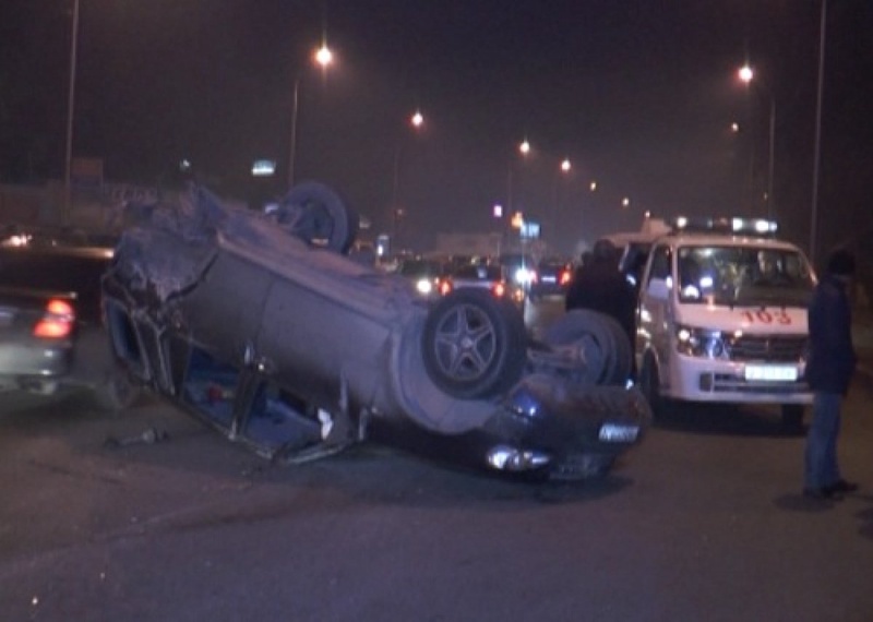 В результате аварии одна из машин перевернулась. © almaty.tv