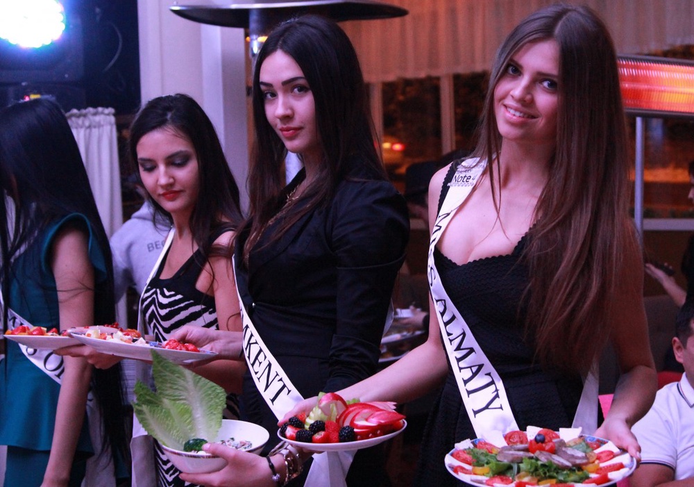 Участницы "Мисс Казахстан-2014" сразились в кулинарном поединке.
©Владимир Прокопенко