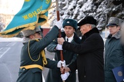 Абыкаев вручил пограничникам боевые знамена