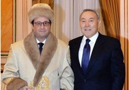 Казахский чапан на президенте Франции является символом союзничества - историк