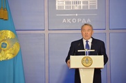 Назарбаев на вручении госнаград: Президентом непросто работать