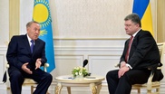 Порошенко поздравил Назарбаева с Днем независимости Казахстана