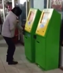 Выигравший деньги мужчина вскрыл игровой автомат в Алматы