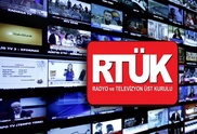 Передачу в Турции оштрафовали за танцы мужчин с незнакомками
