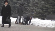 В Алматы повторили эксперимент "человеку плохо"
