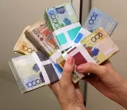 Средняя зарплата в Казахстане превышает показатели России, Беларуси и Азербайджана