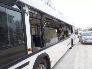 Водитель столичного автобуса пострадал в ДТП с участием снегоуборочной машины
