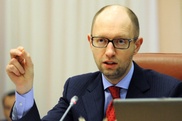 Яценюк объяснил слова о "вторжении СССР в Германию"
