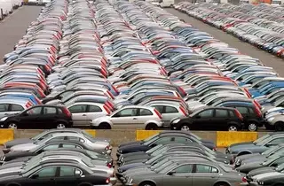 Новые таможенные пошлины довели кыргызских автодилеров до разорения