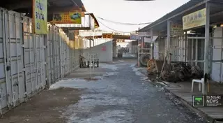 На соседнем с "Баянаулом" авторынке в Алматы начались махинации с торговыми местами