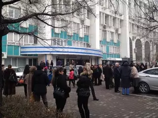 Сотрудников офисов на площади  Республики в Алматы эвакуировали