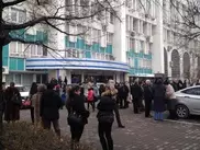 Сотрудников офисов на площади  Республики в Алматы эвакуировали