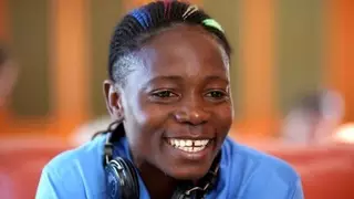 Африканскую футболистку раздели для подтверждения пола