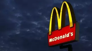 Вокруг McDonald's разгорается скандал из-за выгнанного беспризорника