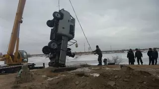 5 человек погибли в провалившемся под лед авто в Кызылординской области