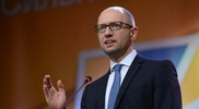 Армия Украины должна быть увеличена на треть - Яценюк