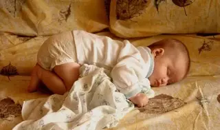 Продажа ребенка в Алматы: Мать оценила месячную дочь в тысячу долларов