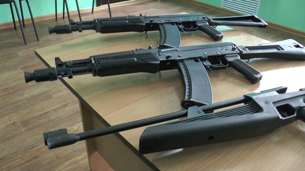 Украденные из кабинета НВП муляжи оружия. Фото предоставлено пресс-службой ДВД Алматы.