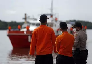 Поиски самолета AirAsia полностью прекращены