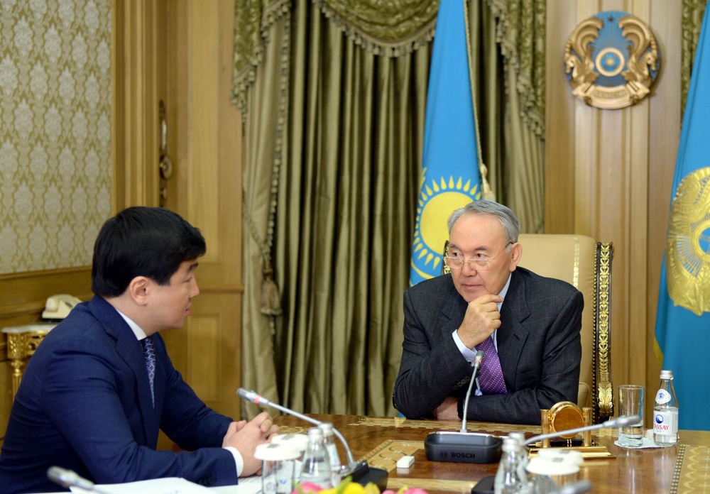 Встреча Нурсултана Назарбаева с заместителем председателя партии "Нур Отан" Бауыржаном Байбеком. Фото с сайта akorda.kz