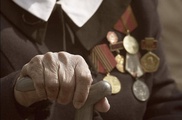 Казахстанских ветеранов к 70-летию Победы оденут в серые костюмы