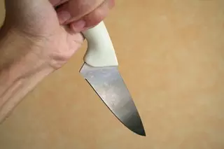 Убийство в школе: Погибший в ЮКО старшеклассник пытался защитить память о матери