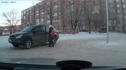 Юную школьницу засняли за рулем Lexus в Караганде
