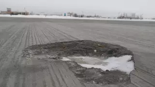 Трещины появились на новой взлетно-посадочной полосе аэропорта Уральска
