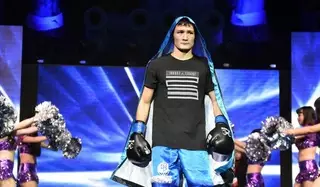 Казахстанский боксер Биржан Жакыпов победил в бою на турнире AIBA Pro Boxing