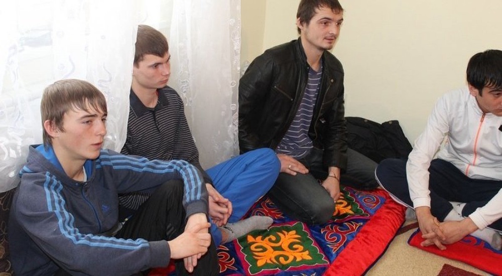 Выпускники детдома в Актау. Фото с сайта lada.kz