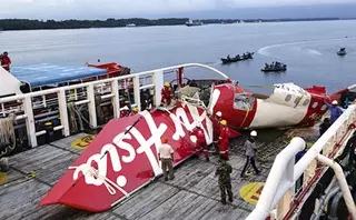 Спасатели обнаружили тела пилотов самолета AirAsia