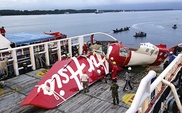 Спасатели обнаружили тела пилотов самолета AirAsia