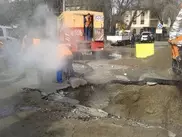 Авария на трубопроводе произошла на проспекте Райымбека в Алматы