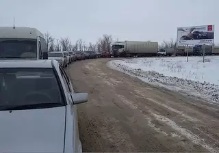 Жители Костанайской области жалуются на пробки на границе с Россией