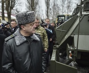 Порошенко: Нам до мира еще ой как далеко
