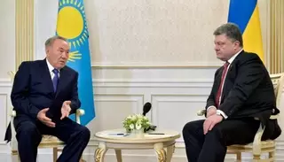 Назарбаев пригласил Порошенко посетить Казахстан