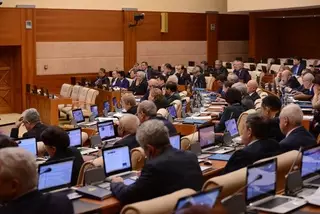 Мажилисмены поддерживают проведение внеочередных президентских выборов